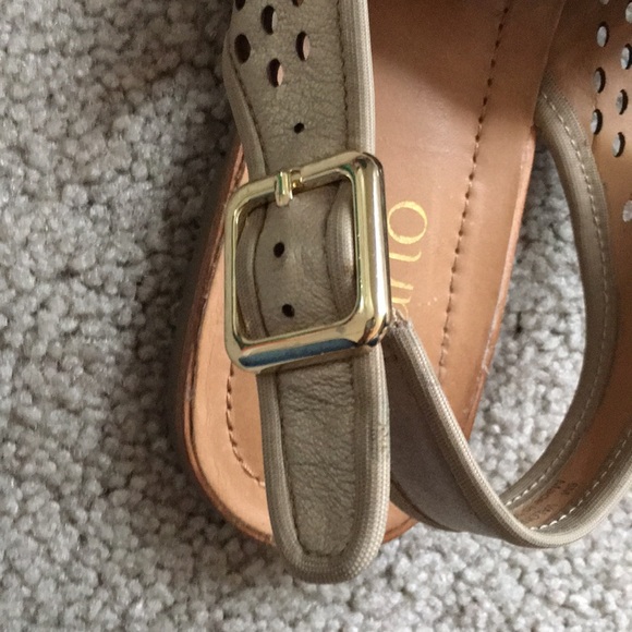 💛GOLD SANDALS💛 - Picture 4 of 4